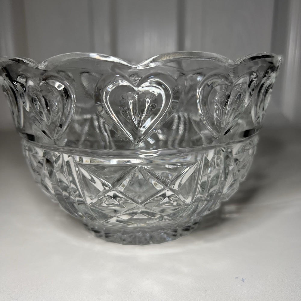 Vtg Fifth Avenue Crystal Footed Bowl Hearts Scalloped Edges - Picture 2 of 6